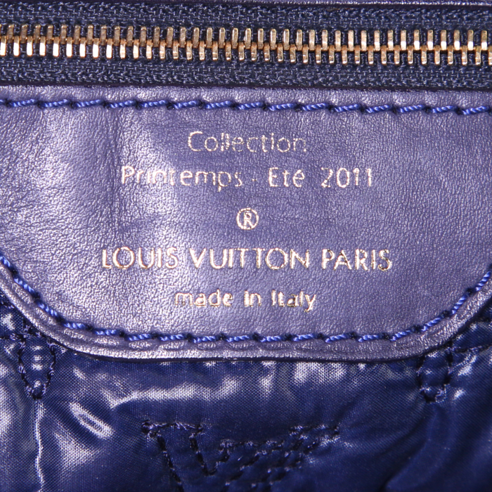 Sac à main Louis Vuitton Lockit  en toile monogram bleu-foncé et cuir verni bleu - Detail D3