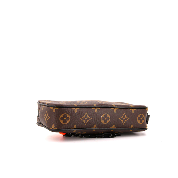 Louis Vuitton Volga pouch in monogram canvas and black leather - Detail D4