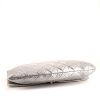 Chanel large model handbag in silver quilted leather - Detail D4 thumbnail