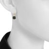 Paire de boucles d'oreilles Poiray Fille Antique en or jaune,  quartz fumé et diamants - Detail D1 thumbnail