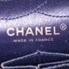 Bolso de mano Chanel 2.55 en lona denim azul oscuro - Detail D4 thumbnail
