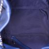 Bolso de mano Chanel Sac à dos en cuero acolchado azul - Detail D2 thumbnail