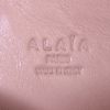 Sac cabas Alaïa Mina en cuir rose - Detail D3 thumbnail