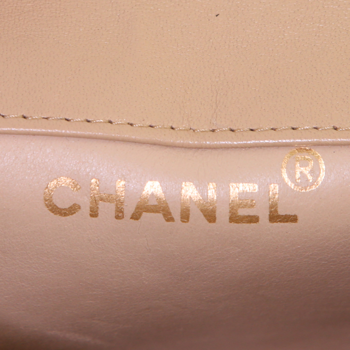 Chanel Mini Timeless shoulder bag in beige quilted leather - Detail D3