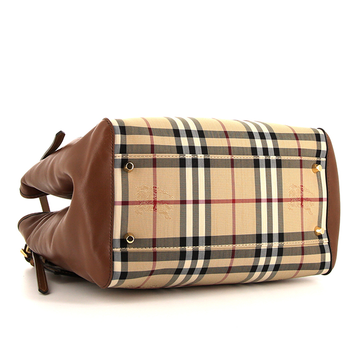 Burberry Canterbury small model shopping bag in beige, black, red and white Haymarket canvas and brown leather - Detail D4
