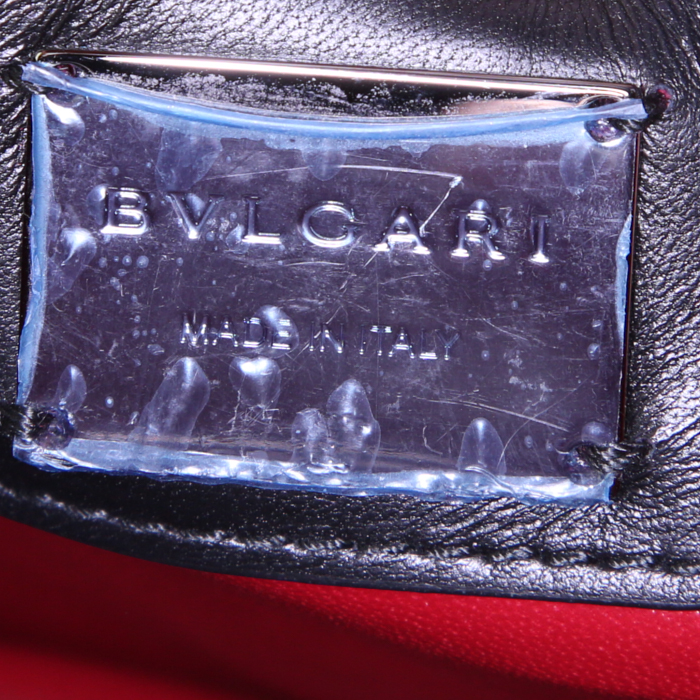 Bulgari Serpenti handbag in black leather - Detail D4