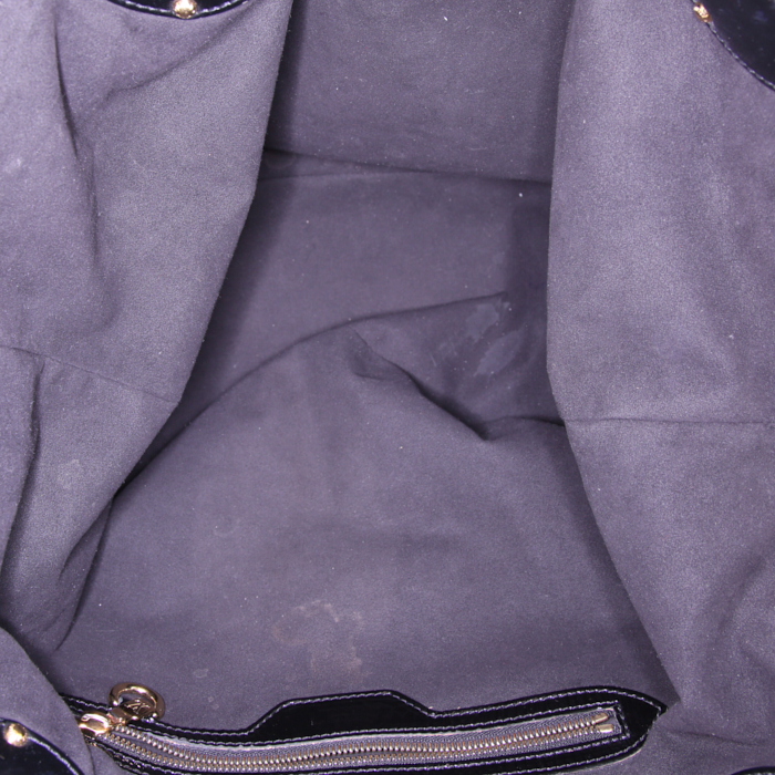 Louis Vuitton handbag in black mahina leather - Detail D2