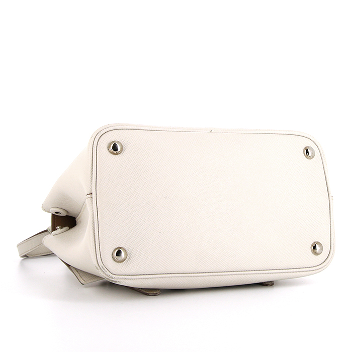 Bolso bandolera Prada en cuero saffiano beige - Detail D5