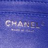 Borsa a tracolla Chanel Timeless mini in pelle trapuntata a zigzag blu con motivo a spina di pesce - Detail D3 thumbnail