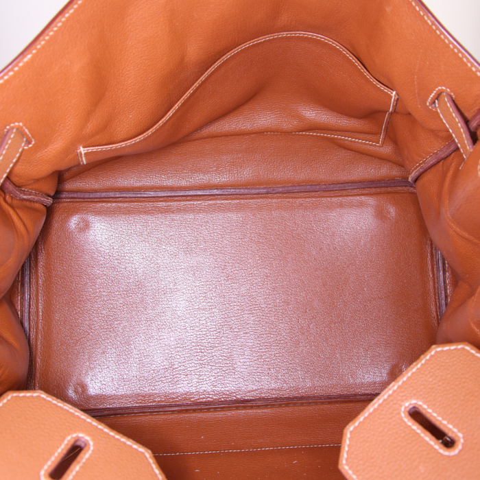Bolso de mano Hermes Birkin 35 cm en cuero taurillon clémence color oro - Detail D2