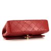 Chanel Timeless shoulder bag in red quilted leather - Detail D5 thumbnail