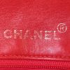 Sac bandoulière Chanel Mini Timeless en cuir matelassé rouge - Detail D3 thumbnail
