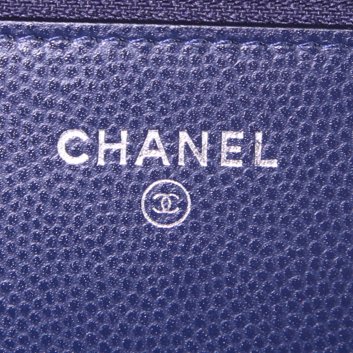 Borsa a tracolla Chanel Wallet on Chain in pelle martellata e trapuntata blu marino con motivo a spina di pesce - Detail D3