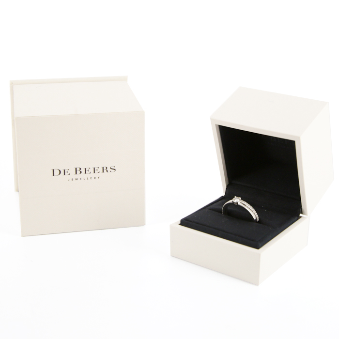 De Beers Promise small model ring in platinium and diamonds - Detail D2