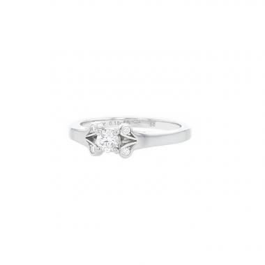 Sortija solitaria Cartier Ballerine en platino y diamantes
