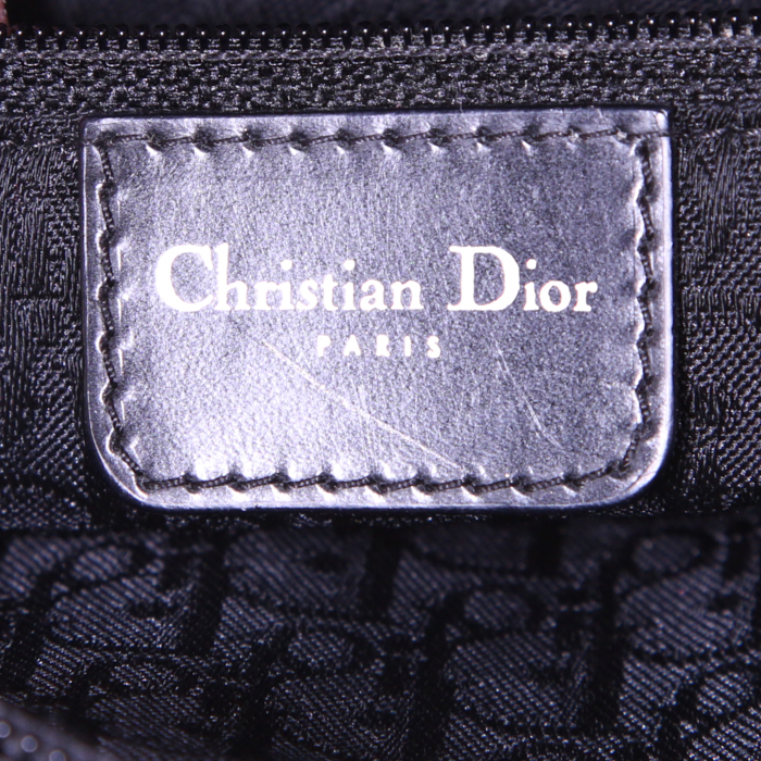 Bolso de mano Dior Vintage en cuero granulado negro y cuero esmaltado negro - Detail D3