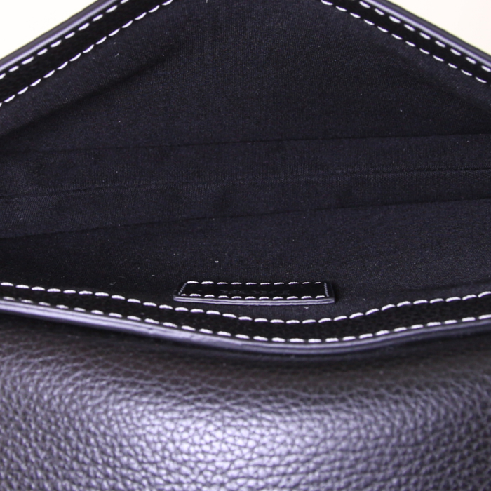 Sac bandoulière Dior Pochette Saddle en cuir grainé noir - Detail D2