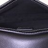 Bolso bandolera Dior Pochette Saddle en cuero granulado negro - Detail D2 thumbnail