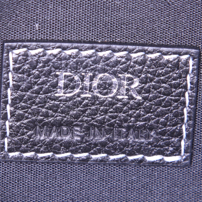 Bolso bandolera Dior Pochette Saddle en cuero granulado negro - Detail D3