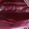 Chanel Timeless shoulder bag in burgundy patent quilted leather - Detail D3 thumbnail
