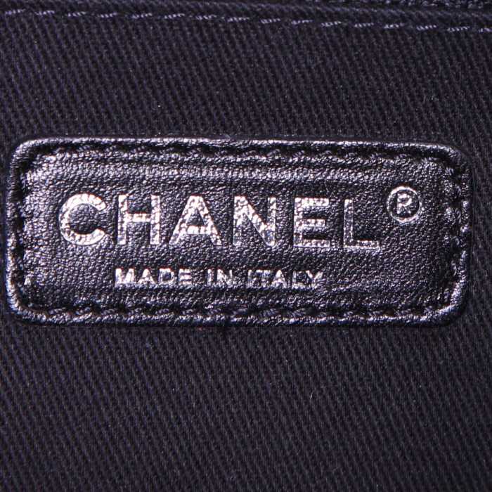 Sac à main Chanel Takeaway en cuir matelassé noir - Detail D4
