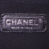 Bolso de mano Chanel Takeaway en cuero acolchado negro - Detail D4 thumbnail
