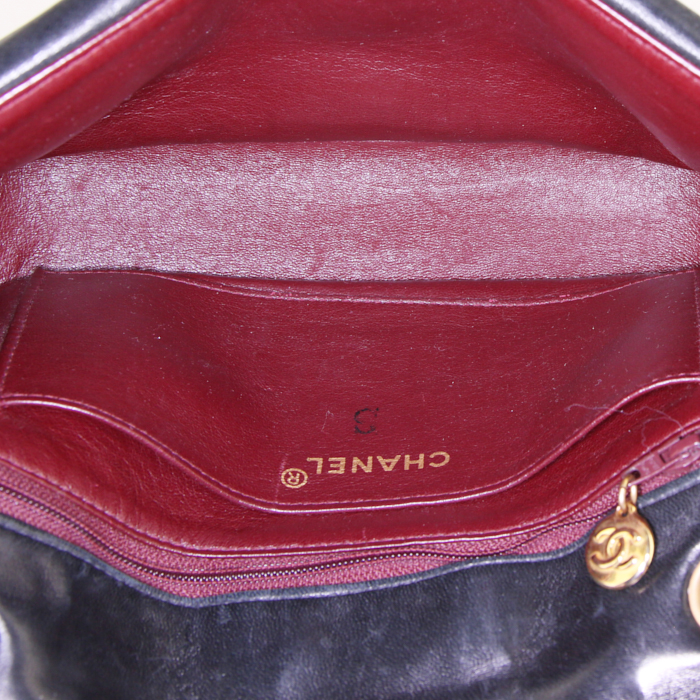 Borsa a tracolla Chanel Vintage in pelle trapuntata nera a motivi orizzontali - Detail D3