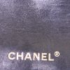 Chanel Baguette small model handbag in black quilted leather - Detail D3 thumbnail