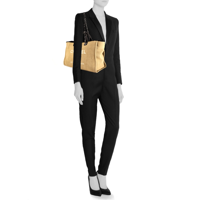 Bolso Cabás Chanel Deauville en lona beige y cuero negro - Detail D2