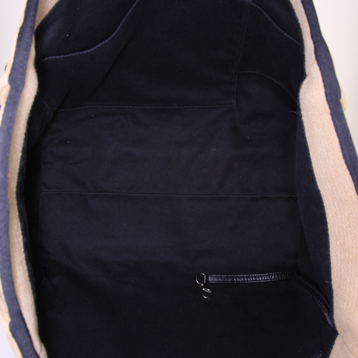Sac cabas Chanel Deauville en toile beige et cuir noir - Detail D3