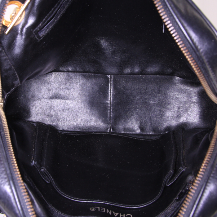 Chanel Vintage handbag in black quilted leather - Detail D2