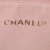 Bolso de mano Chanel Vintage en cuero granulado beige - Detail D3 thumbnail
