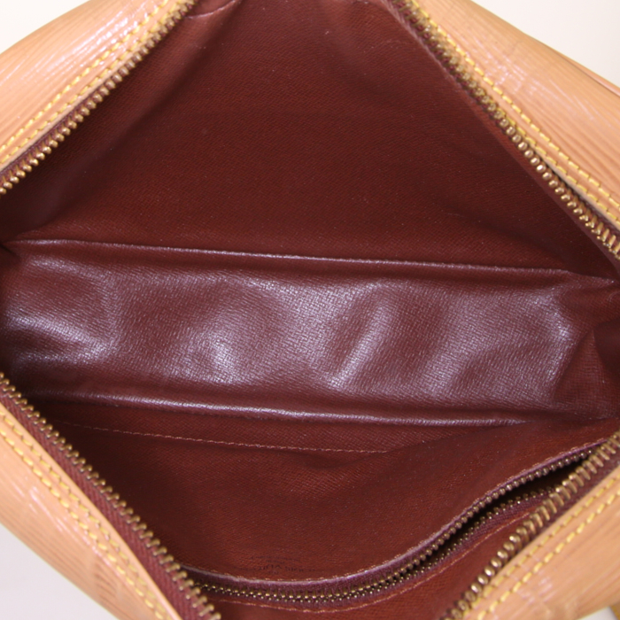 Louis Vuitton Trocadéro shoulder bag in beige epi leather - Detail D2
