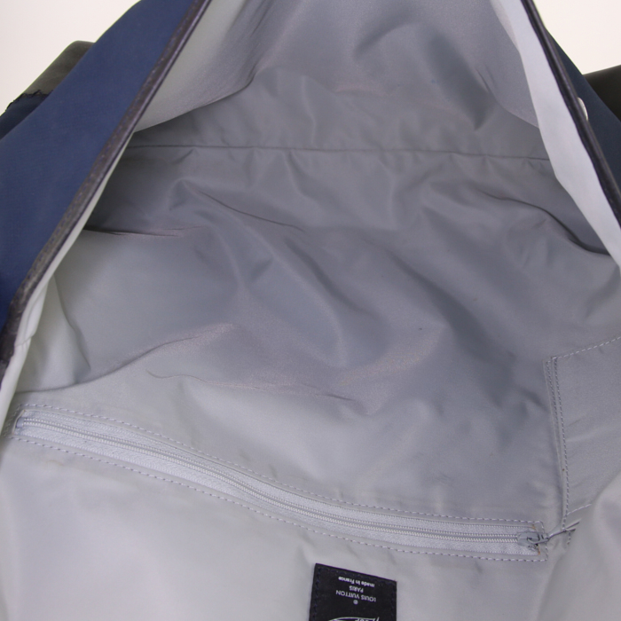 Louis Vuitton Limited Editions America's Cup shoulder bag in blue, white and grey tricolor canvas and blue leather - Detail D2