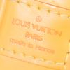Sac à main Louis Vuitton Alma en cuir épi jaune - Detail D3 thumbnail