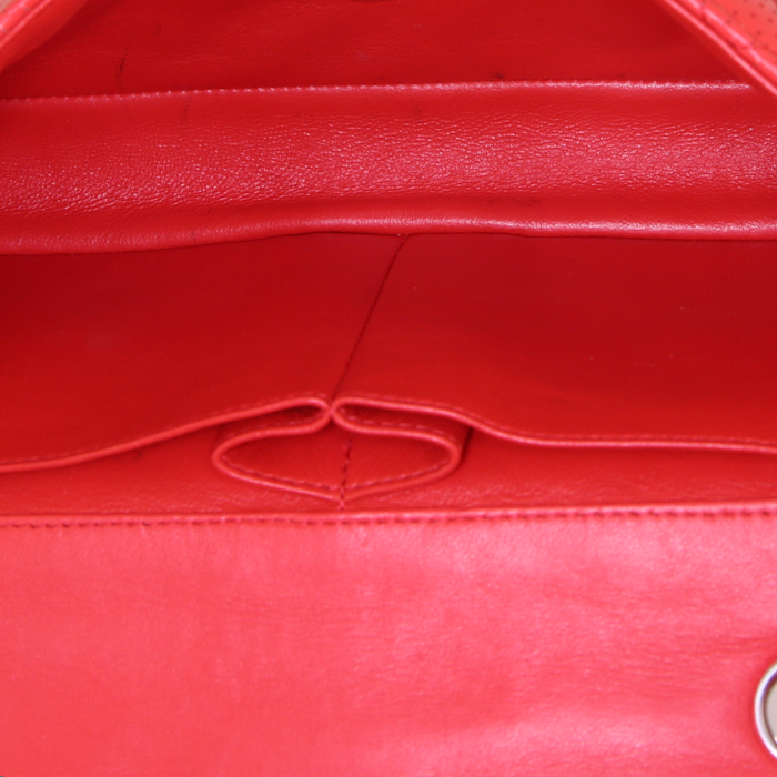 Chanel Baguette handbag in red leather - Detail D3