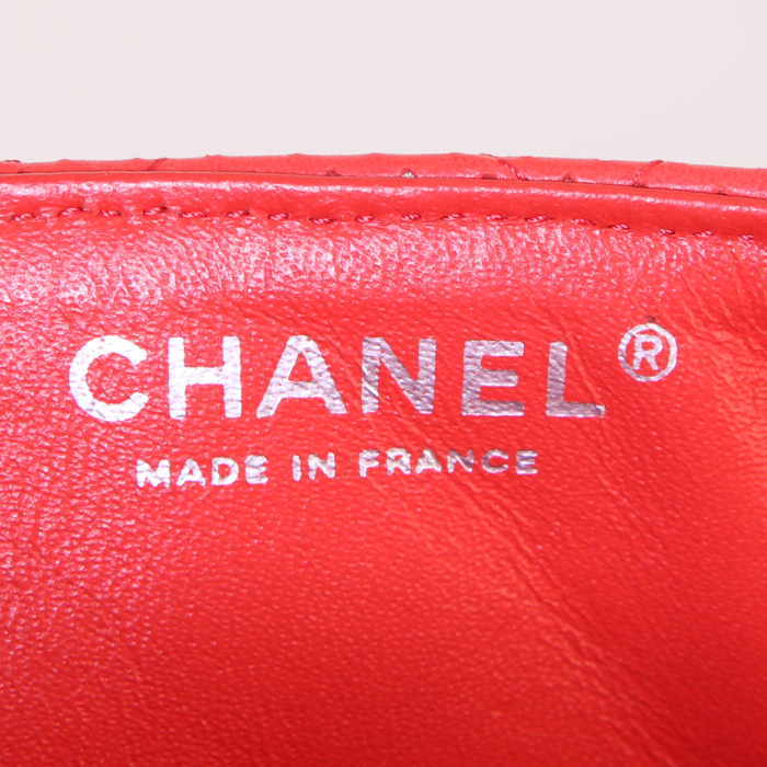 Sac à main Chanel Baguette en cuir rouge - Detail D4