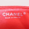 Chanel Baguette handbag in red leather - Detail D4 thumbnail