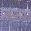 Borsa/pochette Chanel On The Road in camoscio trapuntato blu e pelle rossa - Detail D3 thumbnail