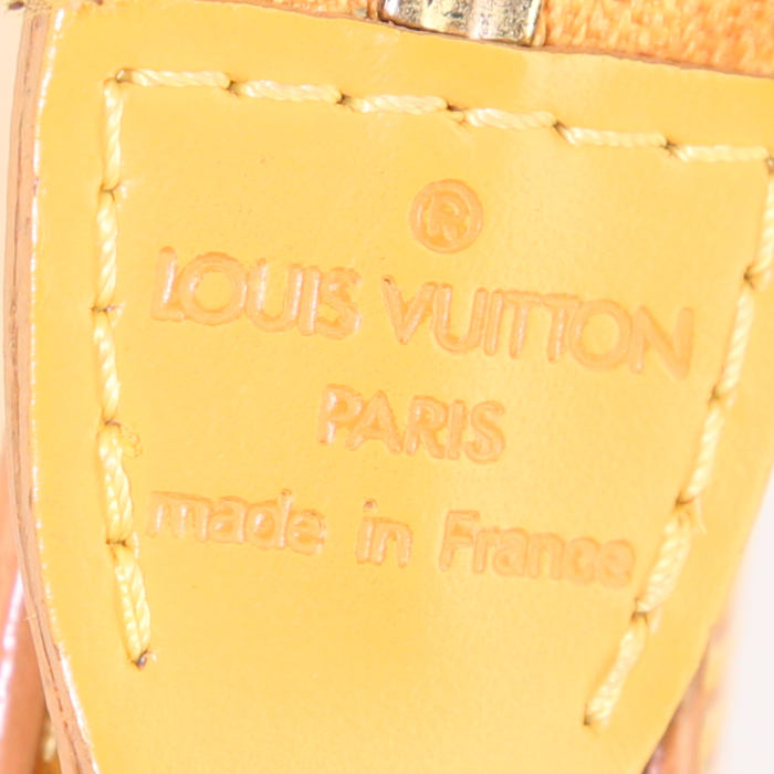 Pochette Louis Vuitton en cuir épi jaune - Detail D3