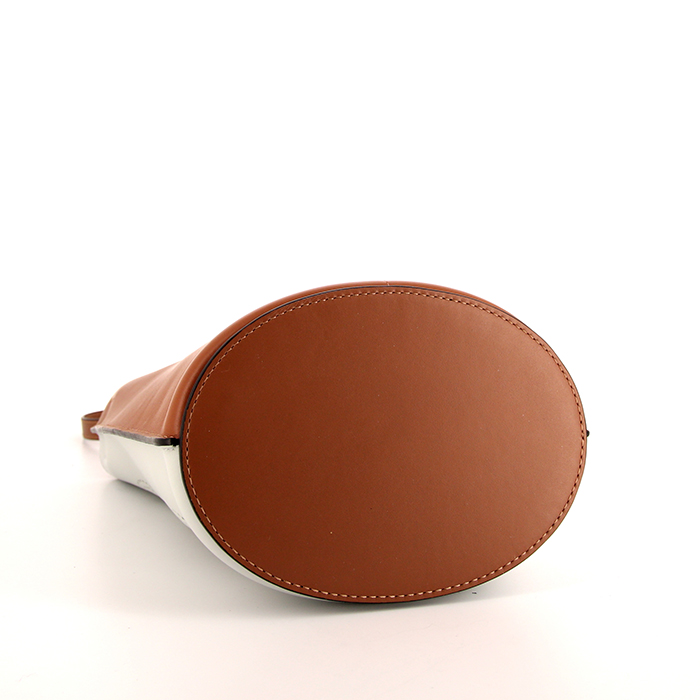 Sac bandoulière Loewe Bucket en cuir grainé blanc et gold - Detail D4