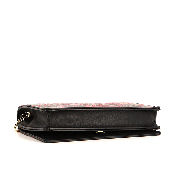 Sac bandoulière Dior Wallet on chain en cuir noir et rouge - Detail D5