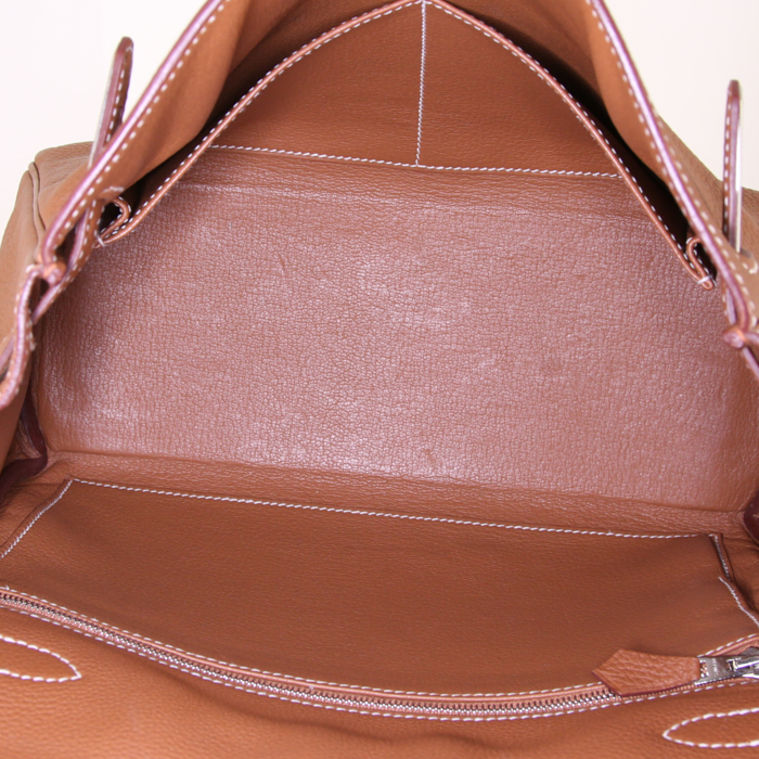 Hermes Kelly 28 cm handbag in gold togo leather - Detail D3