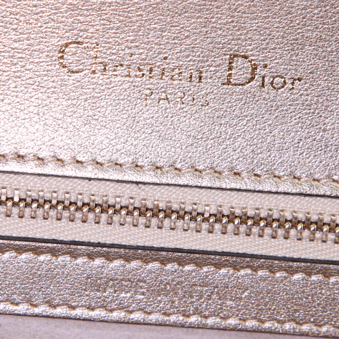 Bolso bandolera Dior Diorama en cuero dorado - Detail D4