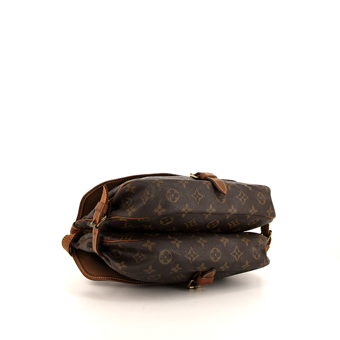 Sac bandoulière Louis Vuitton Saumur en toile monogram enduite marron et cuir naturel - Detail D4