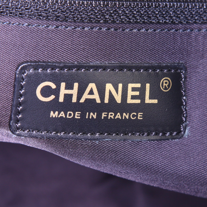 Chanel shopping bag in black logo canvas - Detail D3