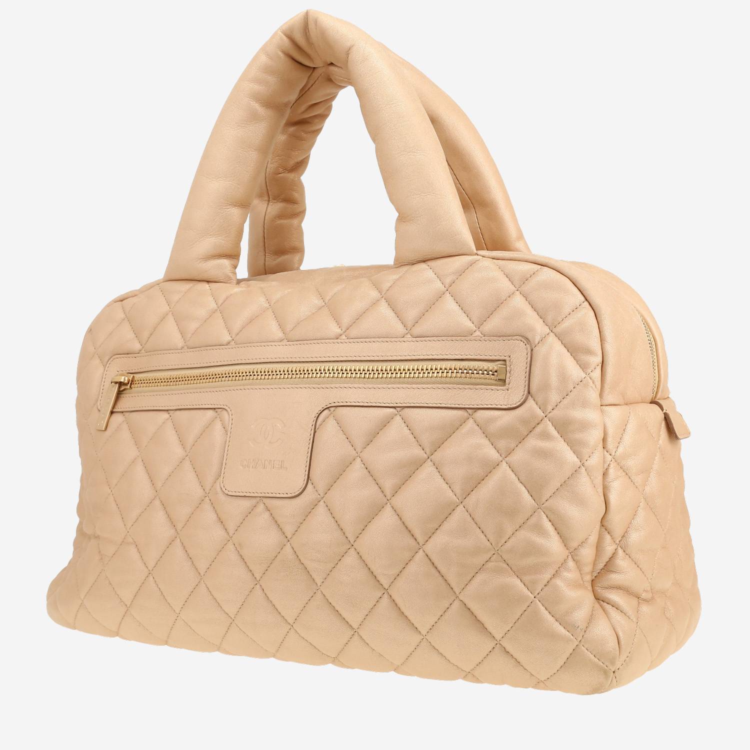 Bolso de mano Chanel Coco Cocoon en cuero acolchado dorado