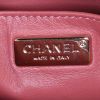 Bolso de mano Chanel Timeless en lentejuelas rosas - Detail D4 thumbnail