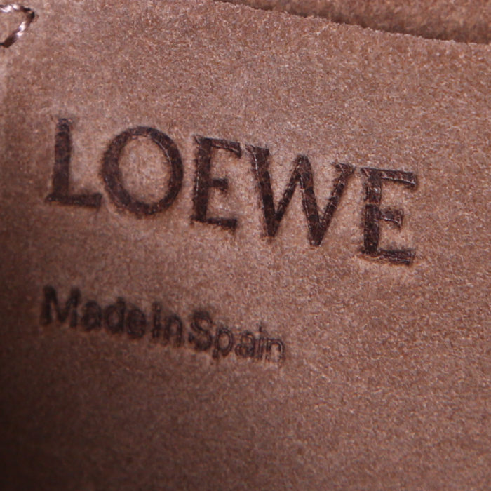 Loewe Gate shoulder bag in beige, white and brown leather - Detail D3
