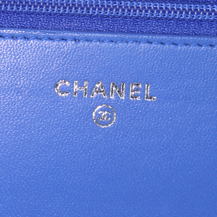 Borsa a tracolla Chanel Wallet on Chain in pelle trapuntata blu elettrico - Detail D3